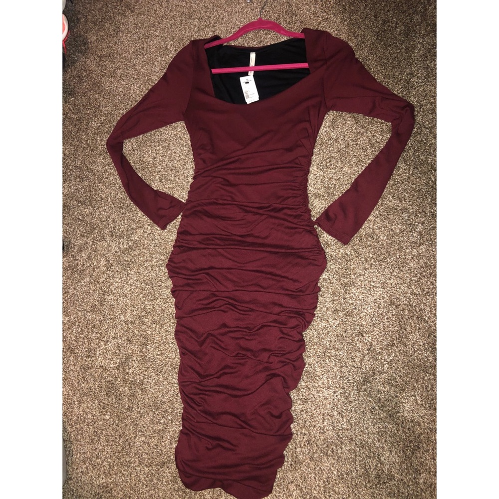 Rouched burgundy bodycon dress